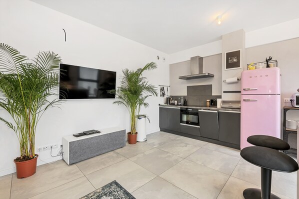 3 habitaciones y espacio para trabajar con laptop 