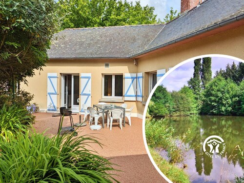 Charming 3-Bedroom Cottage with Private Lake, Near Sports & Leisure Activities.