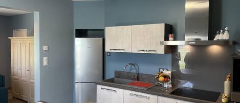 Réfrigérateur, micro-ondes, lave-vaisselle