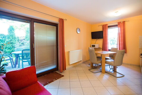 Standard Apartment | Living area | 32-inch flat-screen TV with cable channels, TV
