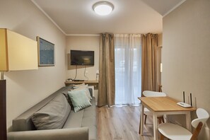 Standard-Apartment | 1 Schlafzimmer, Bügeleisen/Bügelbrett, kostenloses WLAN, Bettwäsche