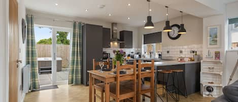 Cottage, Private Bathroom | Shared kitchen