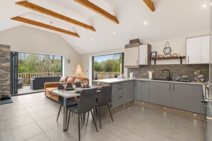 Lounge - Elm Tree Cottage (Tenby)