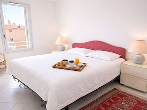 Room - Apartment with AC and parking - 4 guests (Saint-Raphaël)
