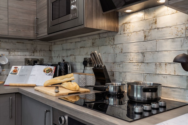 Luxury Cottage, Accessible, Hot Tub | Shared kitchen