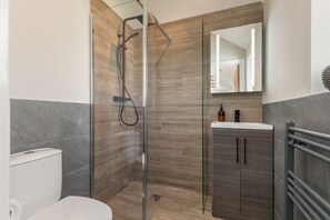 Cottage, Accessible, Private Bathroom | Bathroom