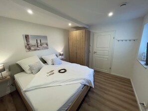 2 makuuhuonetta, silitysrauta/-lauta, vauvan matkasänky, ilmainen Wi-Fi