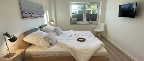 2 bedrooms, iron/ironing board, travel crib, free WiFi