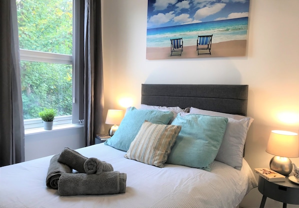 Comfort House, Private Bathroom | 2 bedrooms - Central Wigan Welcoming Townhouse Sleeps up to 6 (Wigan)