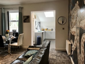 Comfort House, Private Bathroom | Lounge