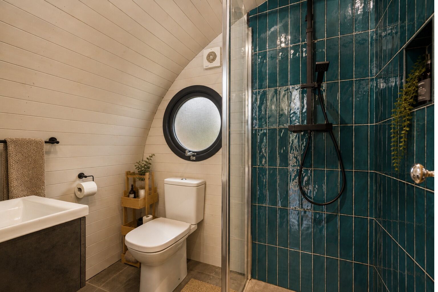 Cabin, Private Bathroom ((Max 2 Adults, 2 Child)) | Bathroom