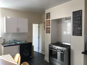 Comfort-Haus, eigenes Bad | Gemeinschaftsküche
