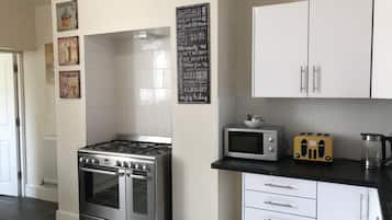 Comfort House, Private Bathroom | Shared kitchen | High chair