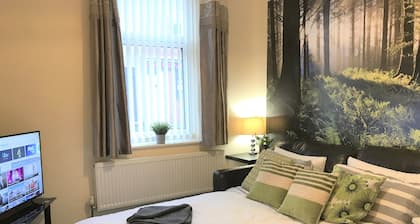 Welcoming Spacious 2-bedroom House in St Helens