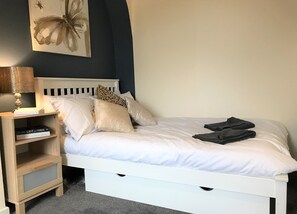 Comfort House, Private Bathroom | 2 bedrooms - Welcoming Spacious 2-bedroom House in St Helens (St Helens)