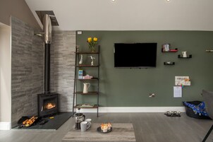 Cottage, Accessible, Private Bathroom | Lounge