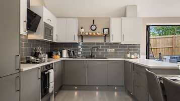 Cottage, Accessible, Private Bathroom | Shared kitchen | Highchair