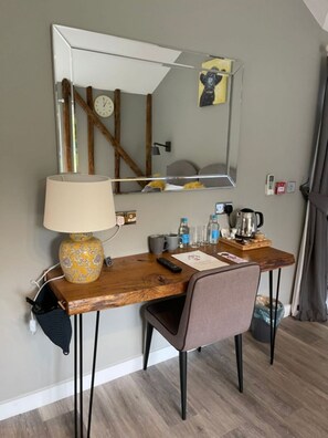 Superior Double or Twin Room, Ensuite, Garden View (Large Double) | Room amenity - The British Queen (Royston)