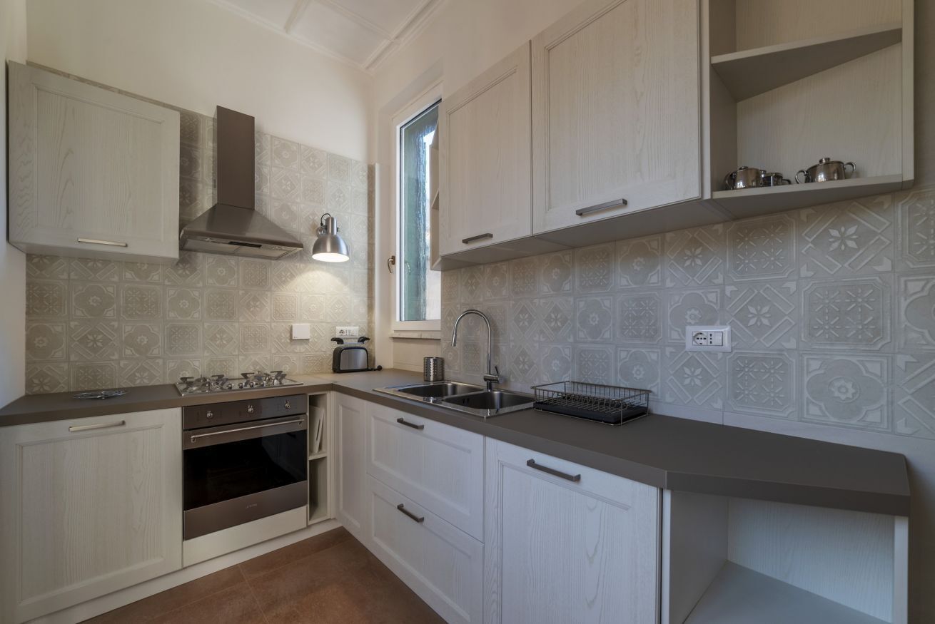 Frigorifero, microonde, forno, piano cottura