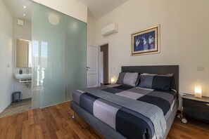 2 bedrooms, iron/ironing board, WiFi