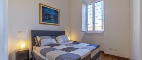 2 bedrooms, iron/ironing board, WiFi