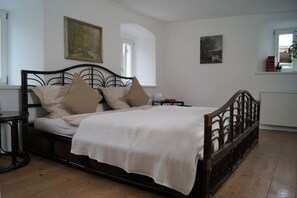 4 chambres, fer et planche à repasser, Wi-Fi, draps fournis