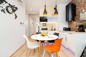 冷蔵庫、電子レンジ、コンロ、食器洗い機