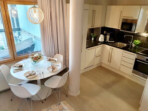 Deluxe Apartment | In-room dining - Superb 1BR home with sauna and terrace (Helsinki)