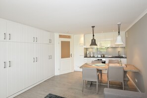 Kühlschrank, Ofen, Herdplatte, Geschirrspüler