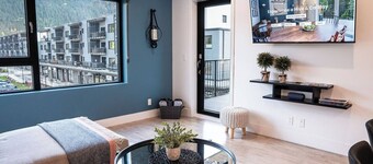 Stunning Pet-Friendly Condo with Expansive Mountain Views