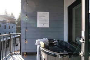 Bañera de hidromasaje al aire libre