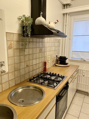 Fridge, microwave, oven, stovetop