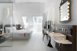 Literie de qualité supérieure, coffres-forts dans les chambres, bureau