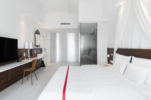Loft, 1 Queen Bed (Loft Room) | Premium bedding, in-room safe, desk, laptop workspace