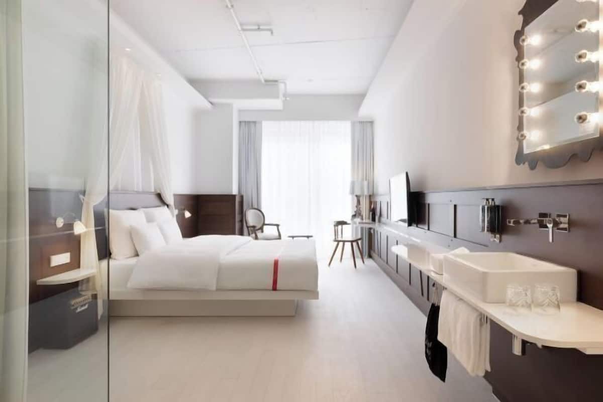 Literie de qualité supérieure, coffres-forts dans les chambres, bureau