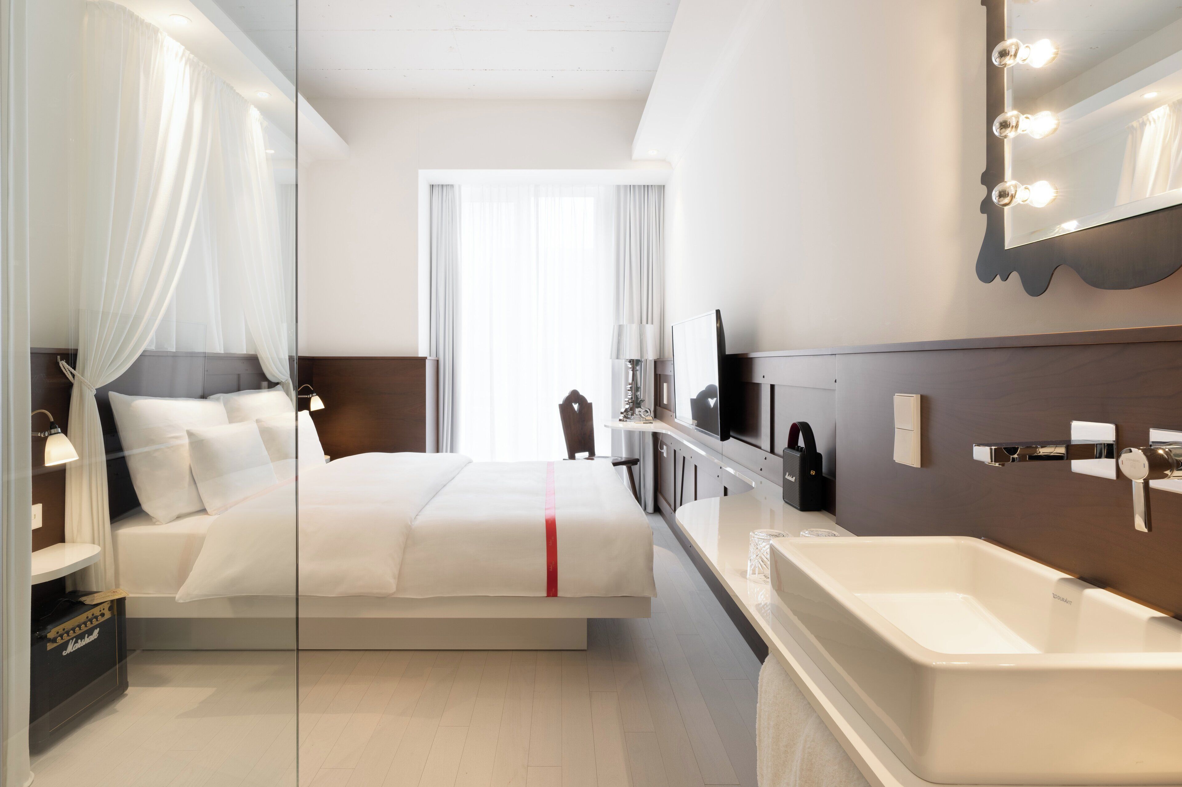 cosy room | premium bedding, in-room safe, desk, laptop workspace