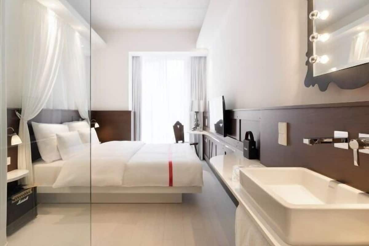Literie de qualité supérieure, coffres-forts dans les chambres, bureau
