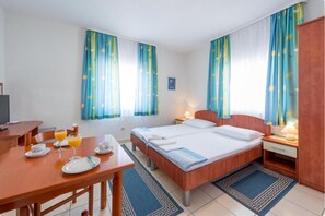 Iron/ironing board, WiFi, bed sheets - Villa Borna Apartments - Deluxe Studio Apartment (2 Adults) - br. 5 (Dubrovnik)