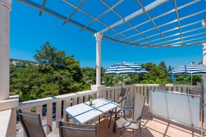Outdoor dining - Villa Borna Apartments - Deluxe Two Bedroom Apartment with Terrace and Sea View - br. 7 (Dubrovnik)