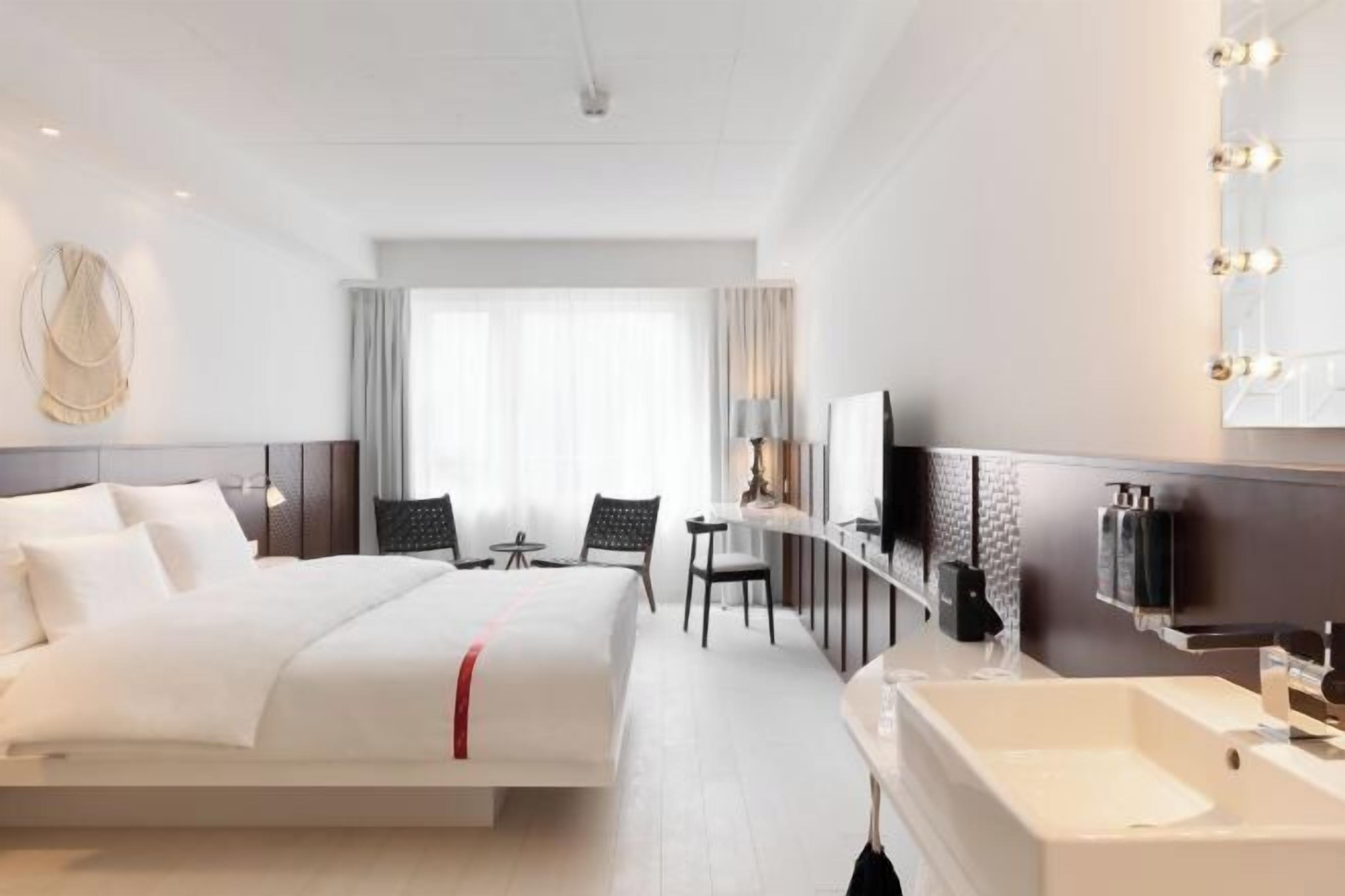 In-room safe, laptop workspace, soundproofing, free WiFi