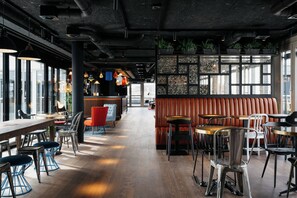 Bar (on property) - Ruby Claire Hotel Geneva by IHG (Geneva)