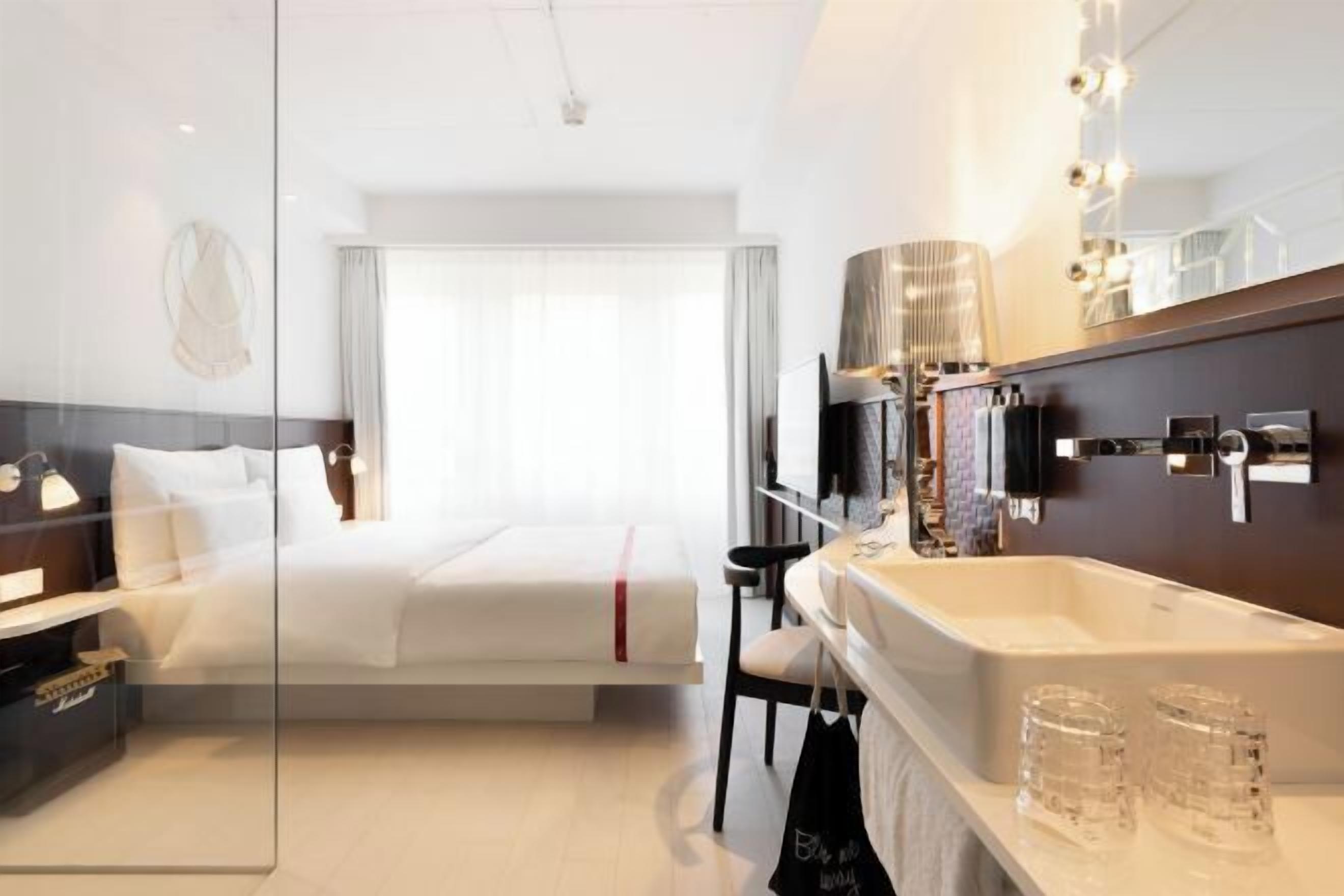 In-room safe, laptop workspace, soundproofing, free WiFi