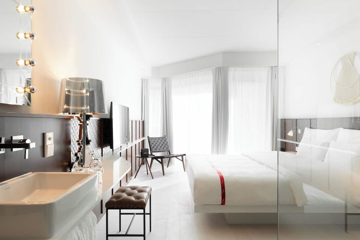 In-room safe, laptop workspace, soundproofing, free WiFi