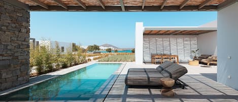 Cove Signature Suite with Private Pool | In-room safe, individually decorated, individually furnished