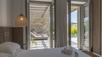 Cove Signature Suite with Private Pool | Safe på rommet, individuelt dekorert, individuelt innredet og lydisolert