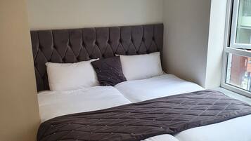 5 bedrooms, iron/ironing board, free WiFi, bed sheets