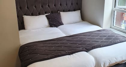 City Centre, Detached 10 Person Accommodation