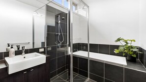 Bathtub