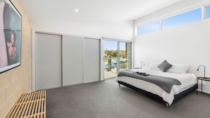 2 bedrooms, internet, bed sheets