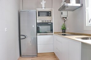 Fridge, microwave, oven, coffee/tea maker